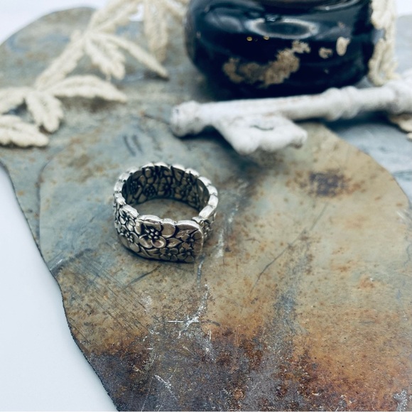 Vintage. Hard to find “Love Precious Flower” spoon ring from the 70’s - Picture 3 of 3